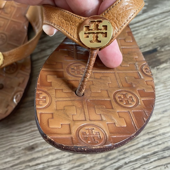 Tory Burch brown leather flip flops 8 - Picture 9 of 11